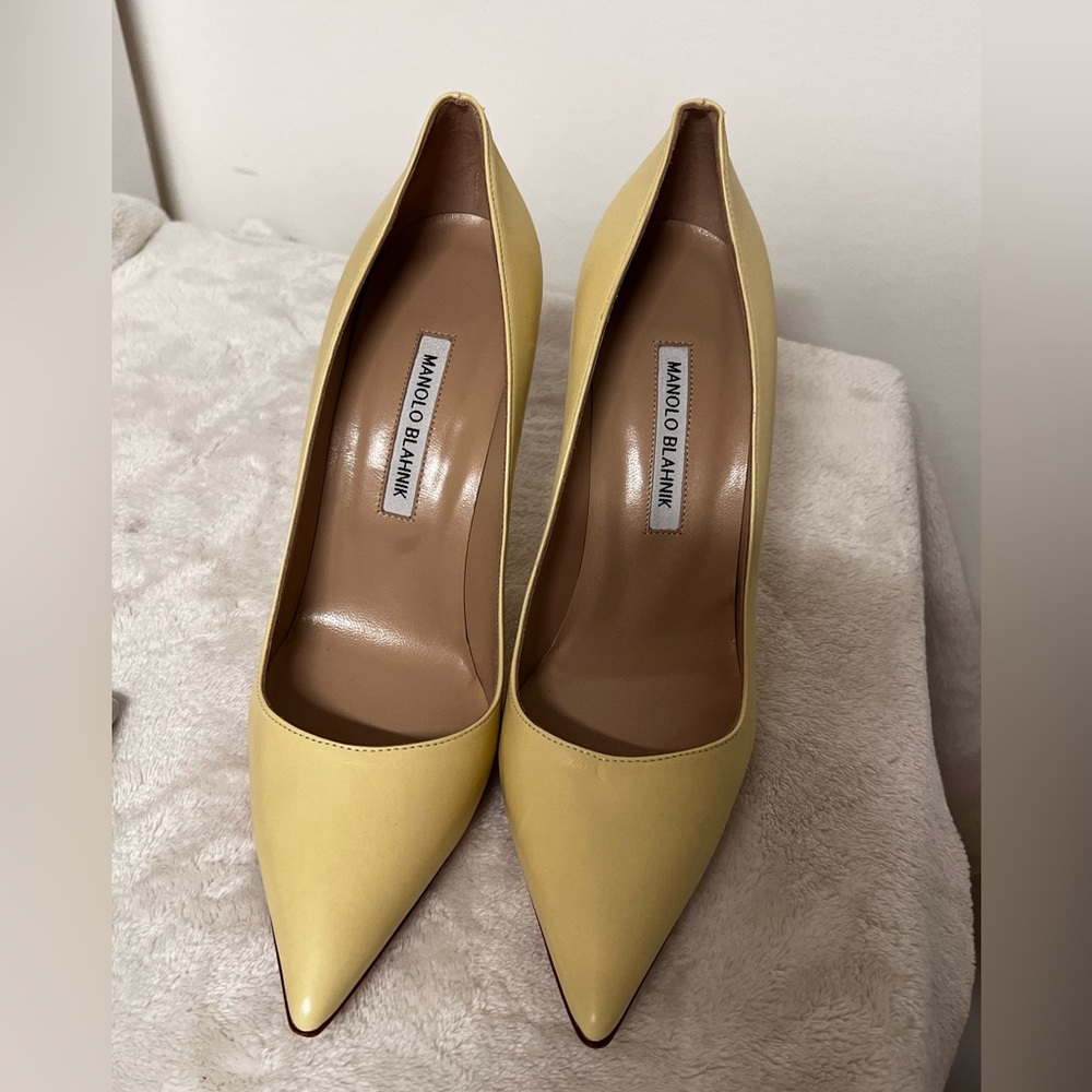 Brand new Manolos. Mustard colour. Beautiful pumps. PRICE is FIRM!!